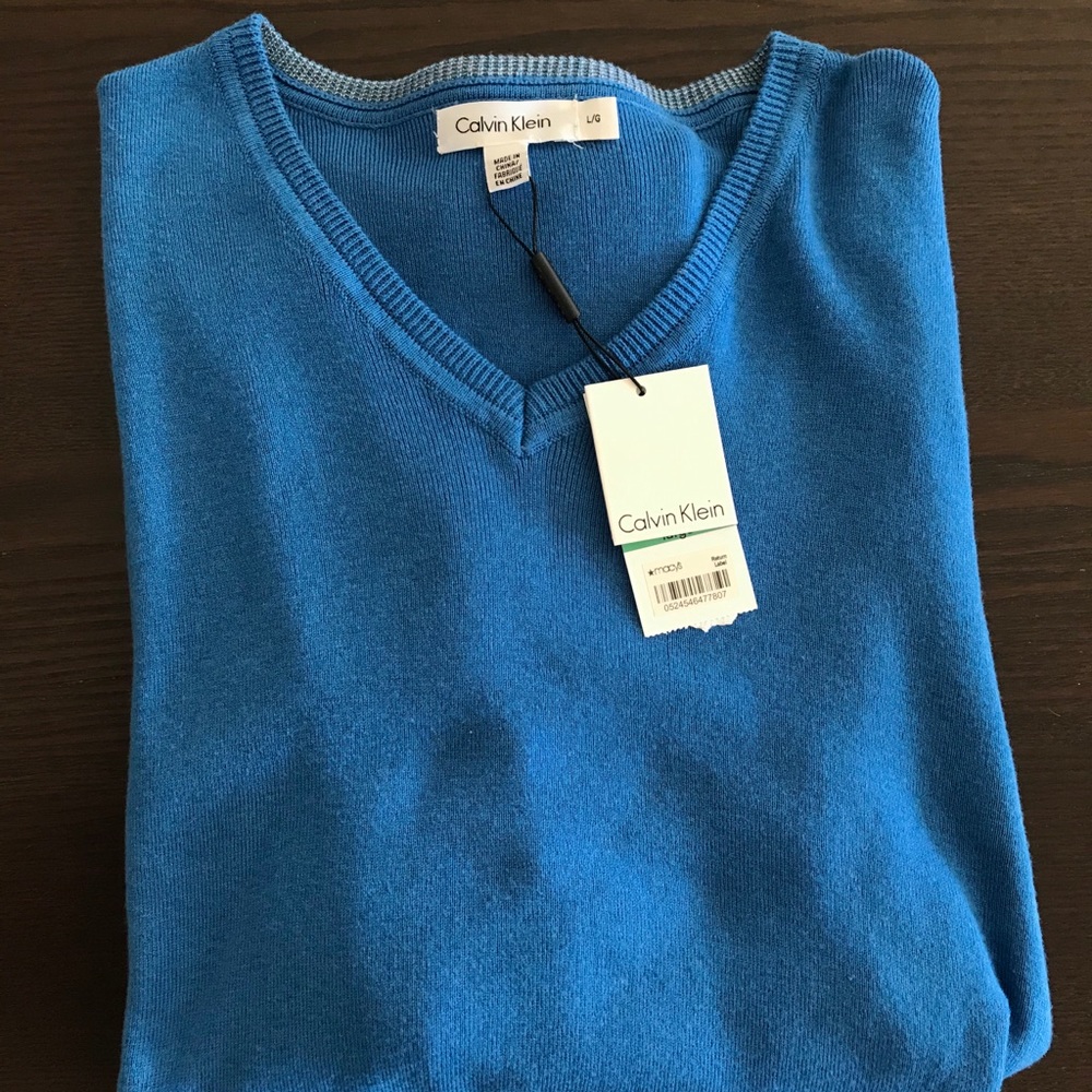 NWT Men’s Calvin Klein Long Sleeve V-Neck Sweater